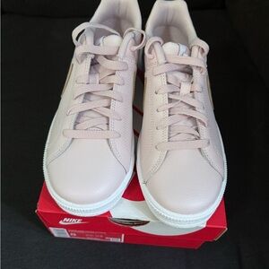 Nike Women's Pink Sneakers size 8